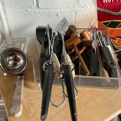 644 Hot off the Grill Tools & Tablecloths