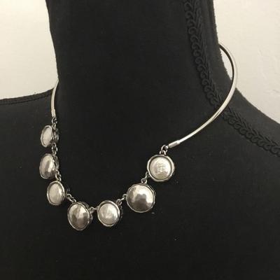 Beautiful very nice white house, black market, caller statement, necklace, mother of pearl