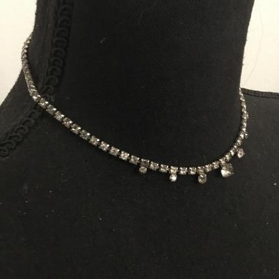 Beautiful vintage rhinestone necklace