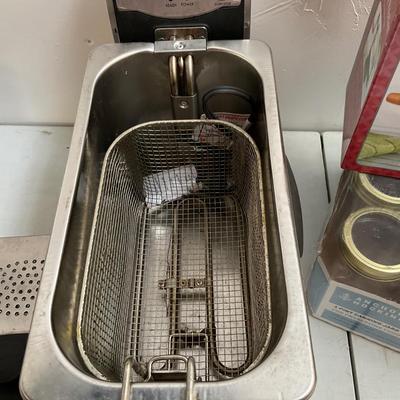 651 Delonghi Fryer, Krups Opener, Apple Peeler with Jars