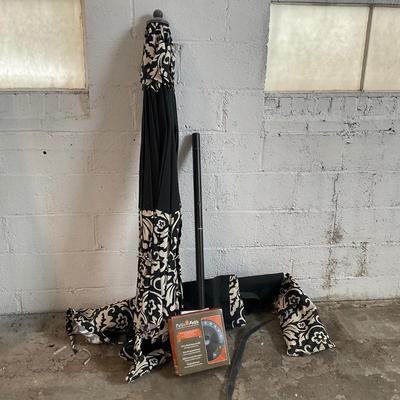 653 Garden Treasures 9' Umbrella with Speaker