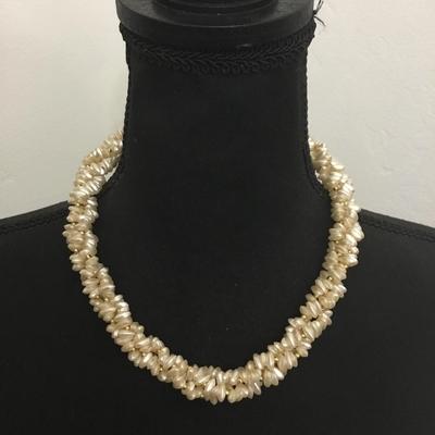 Beautiful vintage faux shell statement necklace