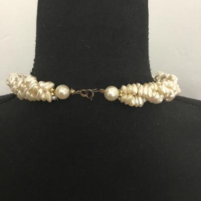 Beautiful vintage faux shell statement necklace