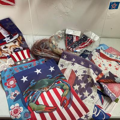 662 Lot of Fourth of July Yard Flags and Signs