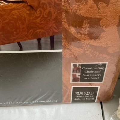 666 New in Package Table Linens