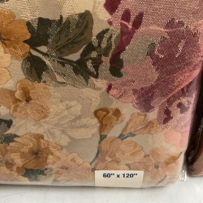 666 New in Package Table Linens