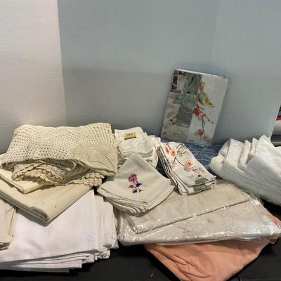 667 Lot of Ivory and White Jacquard Linens