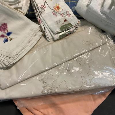 667 Lot of Ivory and White Jacquard Linens