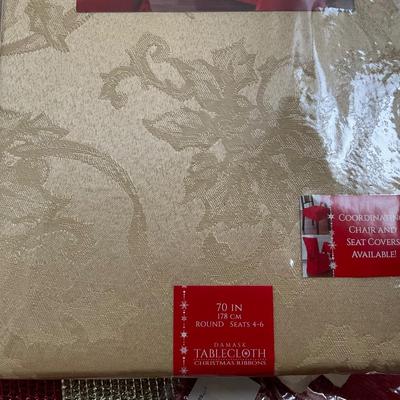 668 Lot of Holiday Linens