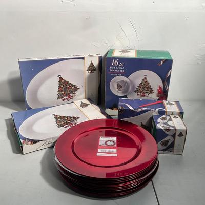 702 Twenty Piece Set of Christmas China with Chargers