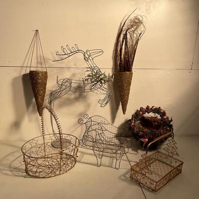 708 Christmas Gold and Silver Metal Wire Home dDecor