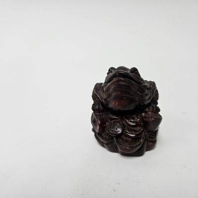 CKEG02. Vintage Carved Japanese Netsuke Bead, Luck Frog Wood, Signed