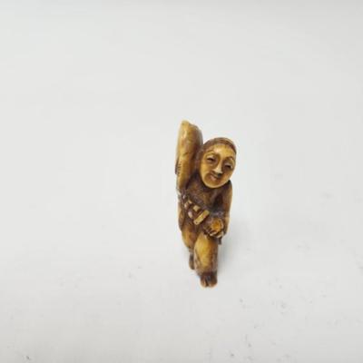 CKEG04. Vintage Carved Japanese Netsuke Bead, Ivory Fisherman, Signed