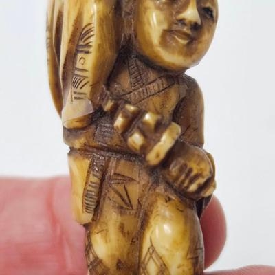 CKEG04. Vintage Carved Japanese Netsuke Bead, Ivory Fisherman, Signed