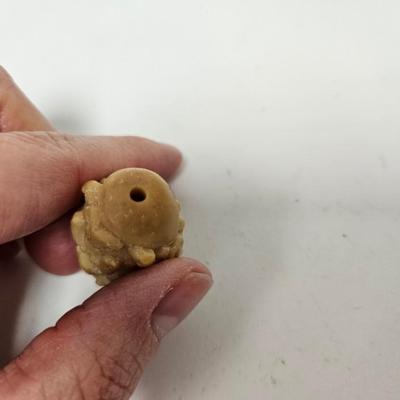 CKEG06. Vintage Carved Japanese Netsuke Bead, Man’s Head, Palm Ivory