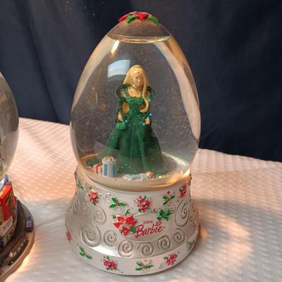 2 MUSICAL SNOW GLOBES, NEW YORK TIME SQUARE AND BARBIE