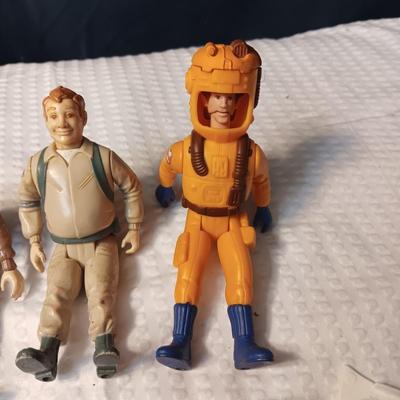 1989 GHOST BUSTERS ACTION FIGURES AND CHILD'S ELASTIC BELT