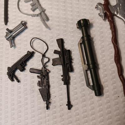 ACCESSORIES FOR VINTAGE ACTION FIGURES (1)