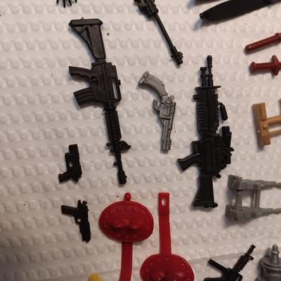 ACCESSORIES FOR VINTAGE ACTION FIGURES (1)