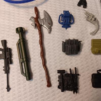 ACCESSORIES FOR VINTAGE ACTION FIGURES (1)