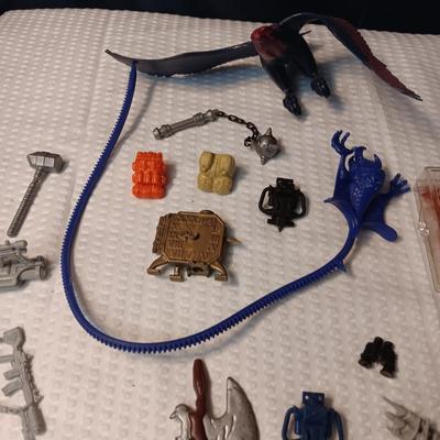 ACCESSORIES FOR VINTAGE ACTION FIGURES (1)