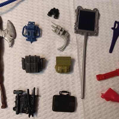 ACCESSORIES FOR VINTAGE ACTION FIGURES (1)