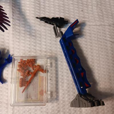 ACCESSORIES FOR VINTAGE ACTION FIGURES (1)