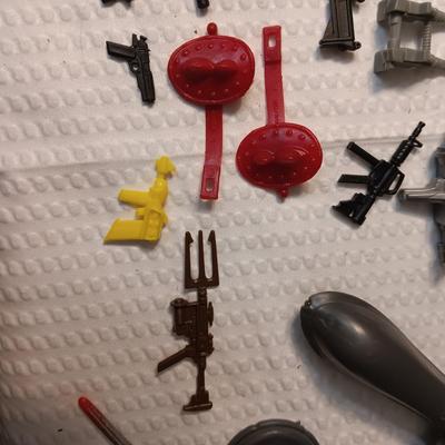 ACCESSORIES FOR VINTAGE ACTION FIGURES (2)