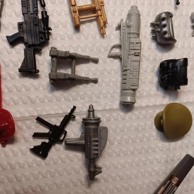 ACCESSORIES FOR VINTAGE ACTION FIGURES (2)