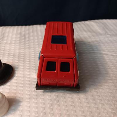 ACCESSORIES FOR VINTAGE ACTION FIGURES (2)