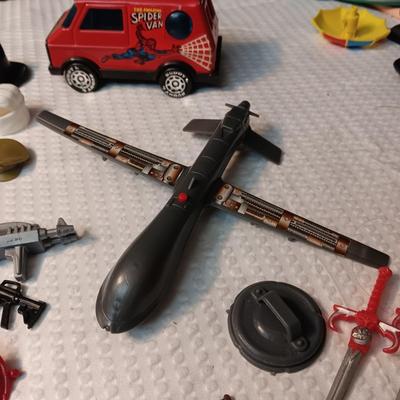 ACCESSORIES FOR VINTAGE ACTION FIGURES (2)