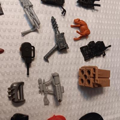 ACCESSORIES FOR VINTAGE ACTION FIGURES (2)