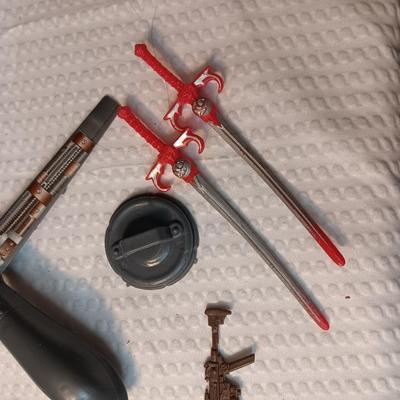 ACCESSORIES FOR VINTAGE ACTION FIGURES (2)