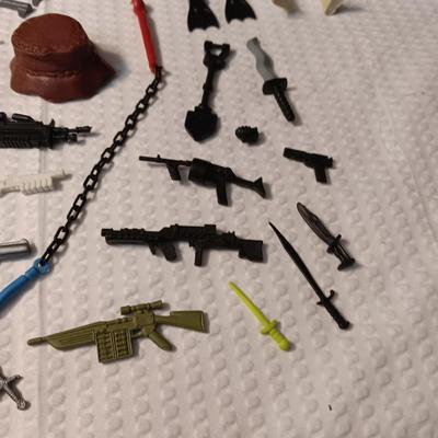 ACCESSORIES FOR VINTAGE ACTION FIGURES (3)