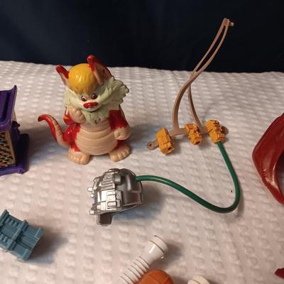 ACCESSORIES FOR VINTAGE ACTION FIGURES (3)