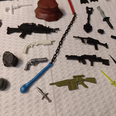 ACCESSORIES FOR VINTAGE ACTION FIGURES (3)