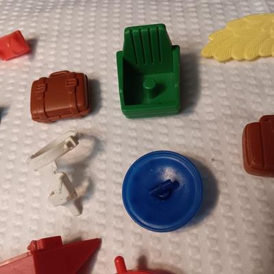 ACCESSORIES FOR VINTAGE ACTION FIGURES (5)