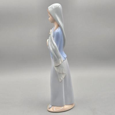 LOT 23L: Lladro Porcelain Figurine Girl With Calla Lilies
