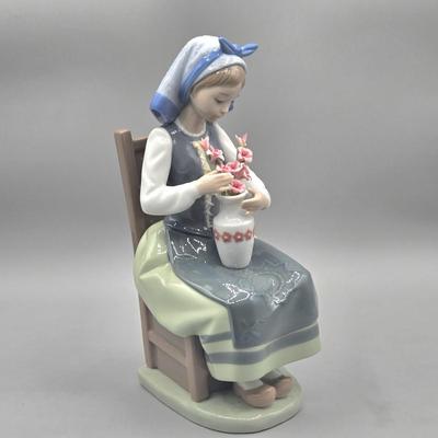 LOT 24L: Retired Lladró Flower Harmony Porcelain Figurine