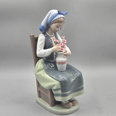 LOT 24L: Retired Lladró Flower Harmony Porcelain Figurine
