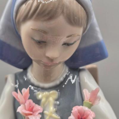 LOT 24L: Retired Lladró Flower Harmony Porcelain Figurine