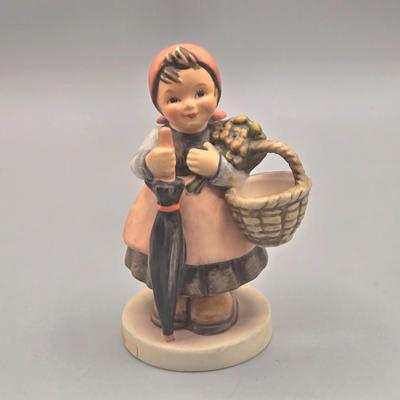 LOT 30L: Hummel and Arnart Creations Figurines