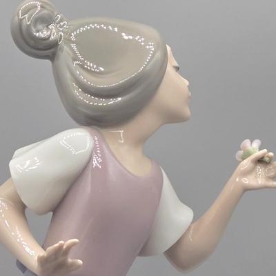 LOT 34L: LLadro Figurine Girl in Pink Dress With Flowers