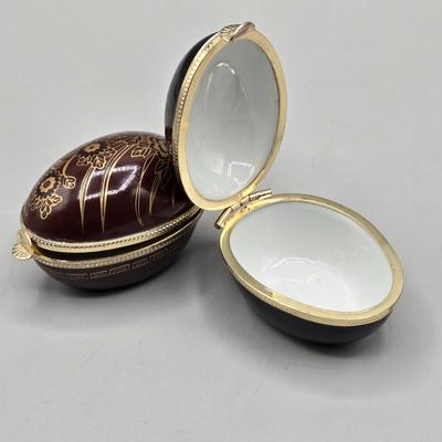 LOT 38L: Lenox Holly Berry Trinket Box, 2008 Danbury Mint Philadelphia Eagles Santa in a Sleigh Ornament, Vintage Napcoware Christmas...