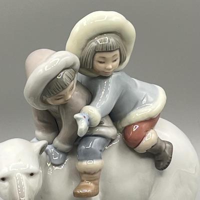 LOT 48L: Lladro Eskimo Riders Figurine