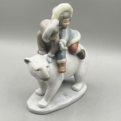 LOT 48L: Lladro Eskimo Riders Figurine