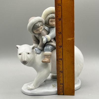 LOT 48L: Lladro Eskimo Riders Figurine