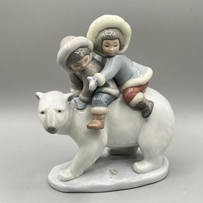LOT 48L: Lladro Eskimo Riders Figurine