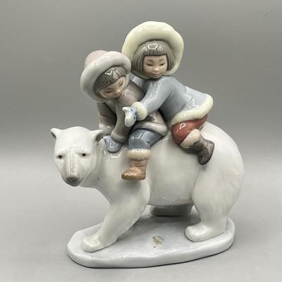LOT 48L: Lladro Eskimo Riders Figurine