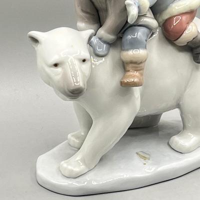 LOT 48L: Lladro Eskimo Riders Figurine